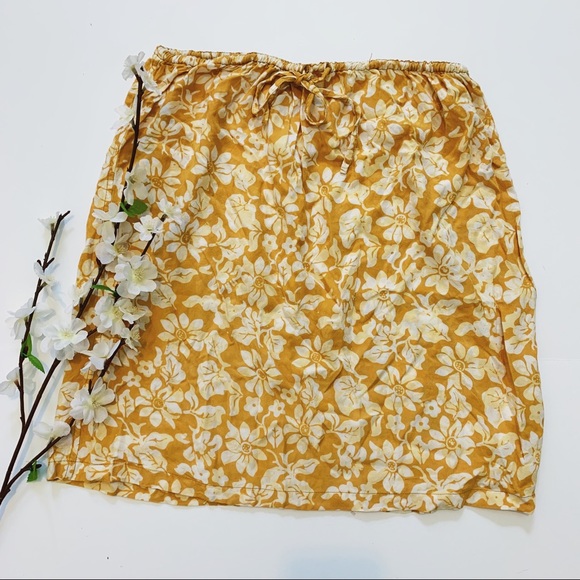 Vintage Dresses & Skirts - Vtg Hawaiian Floral Mini Skirt Goldenrod + White